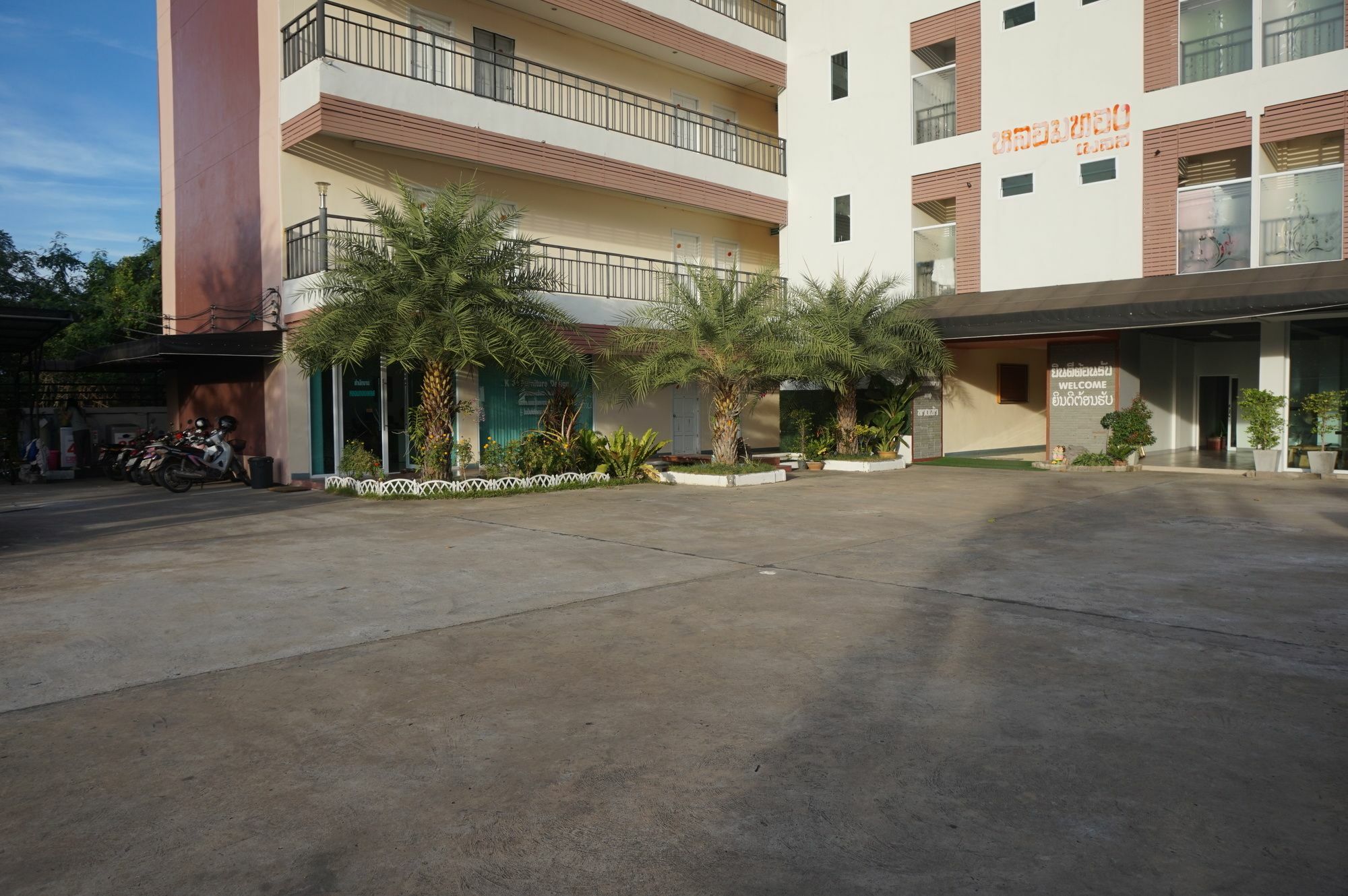 Hotel Lomthong Place Warin Chamrap Exterior foto